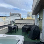 Sporttiravintola Peluri Lahti – kattoterassi grillillä ja kaupunkinäkymällä